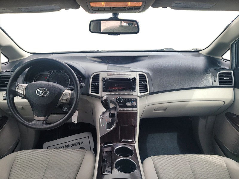 Toyota Venza Vehicle Full-screen Gallery Image 16