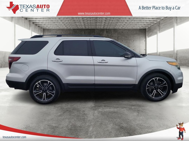 Ford Explorer Vehicle Full-screen Gallery Image 4