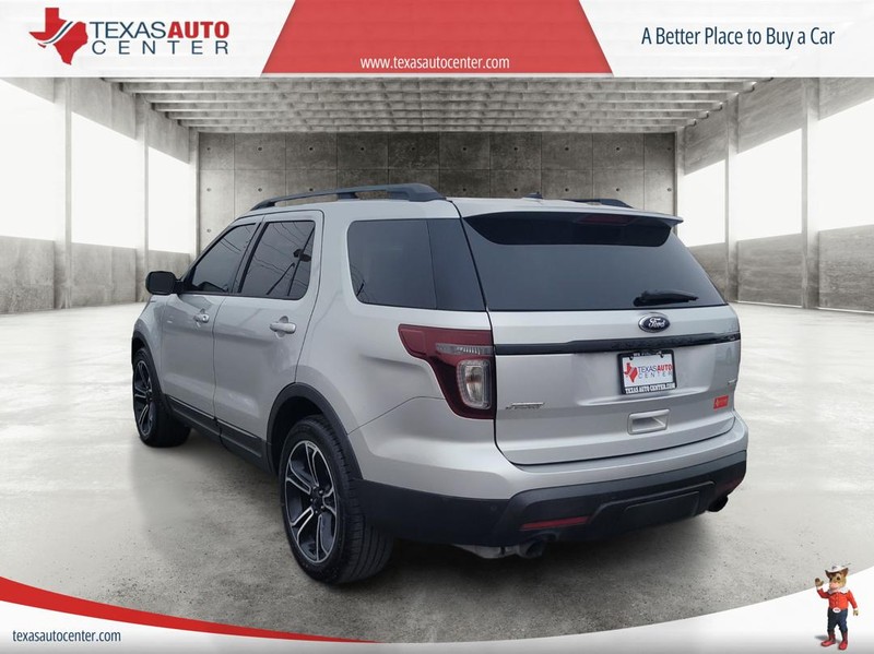 Ford Explorer Vehicle Full-screen Gallery Image 8