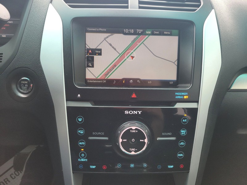 Ford Explorer Vehicle Full-screen Gallery Image 17