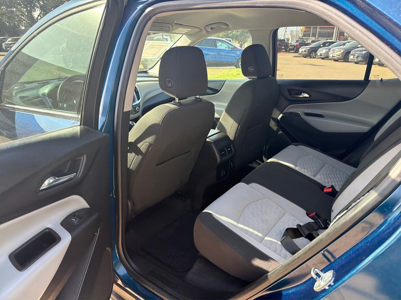 Chevrolet Equinox Vehicle Full-screen Gallery Image 10