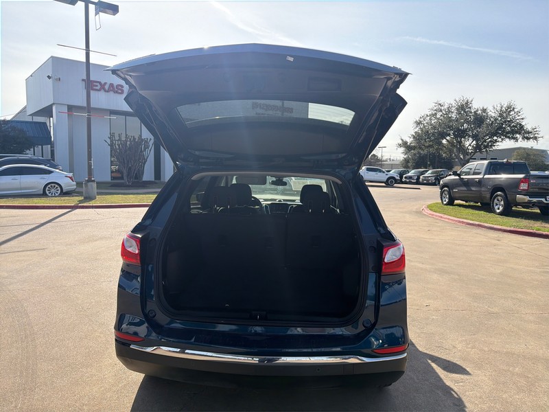 Chevrolet Equinox Vehicle Full-screen Gallery Image 11