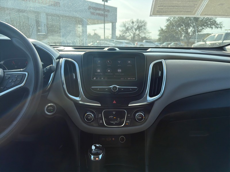Chevrolet Equinox Vehicle Full-screen Gallery Image 12