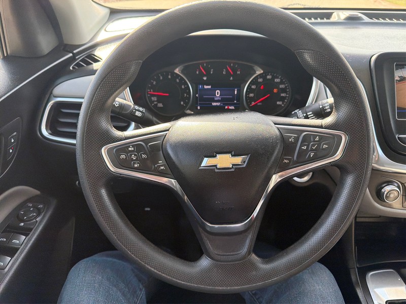 Chevrolet Equinox Vehicle Full-screen Gallery Image 14