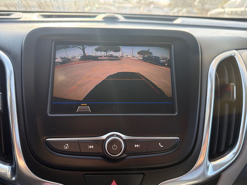 Chevrolet Equinox Vehicle Full-screen Gallery Image 17