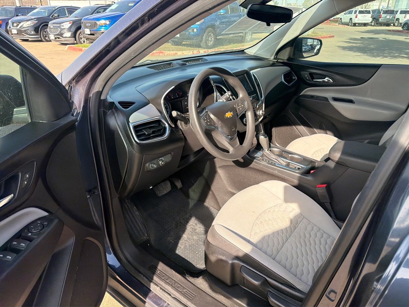 Chevrolet Equinox Vehicle Full-screen Gallery Image 09