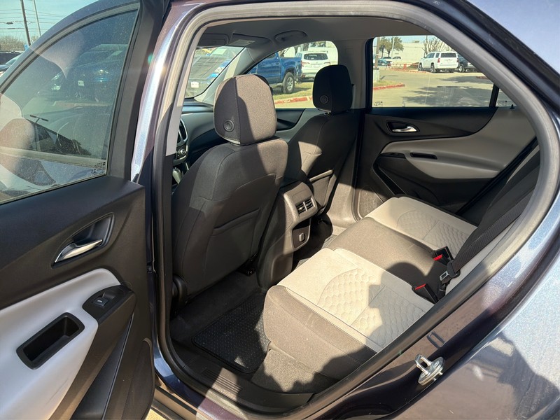 Chevrolet Equinox Vehicle Full-screen Gallery Image 10