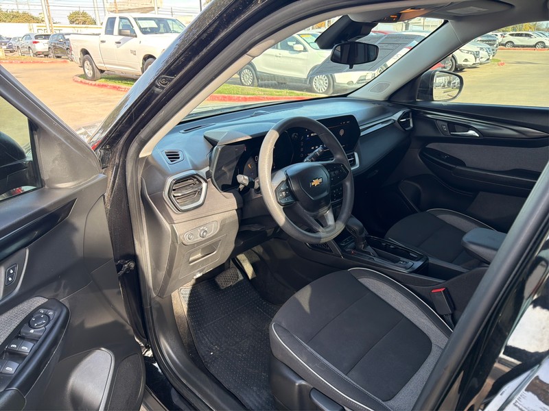 Chevrolet Trailblazer Vehicle Full-screen Gallery Image 09