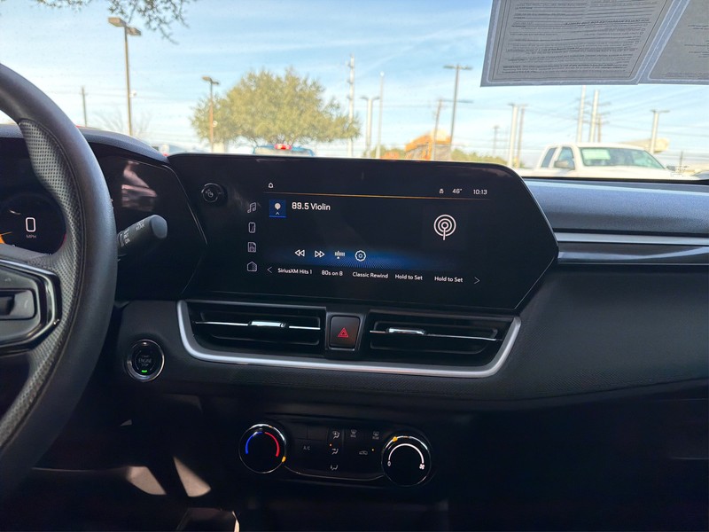 Chevrolet Trailblazer Vehicle Full-screen Gallery Image 12