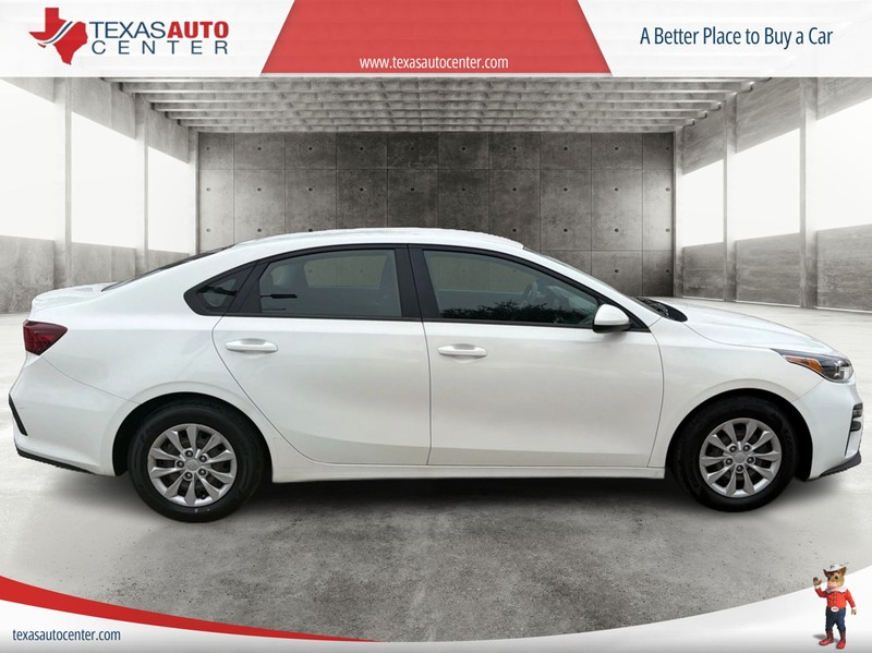 Kia Forte Vehicle Full-screen Gallery Image 04