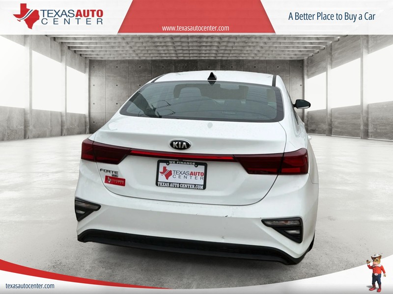 Kia Forte Vehicle Full-screen Gallery Image 06