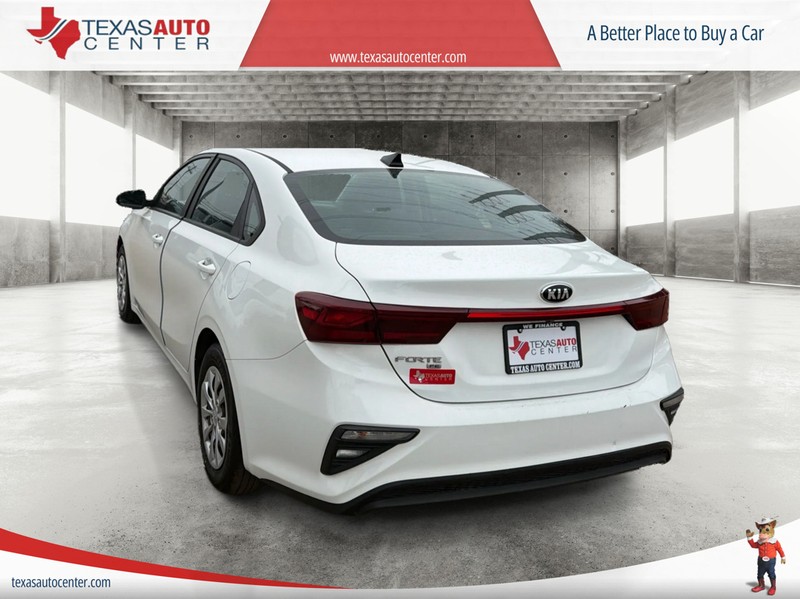 Kia Forte Vehicle Full-screen Gallery Image 08