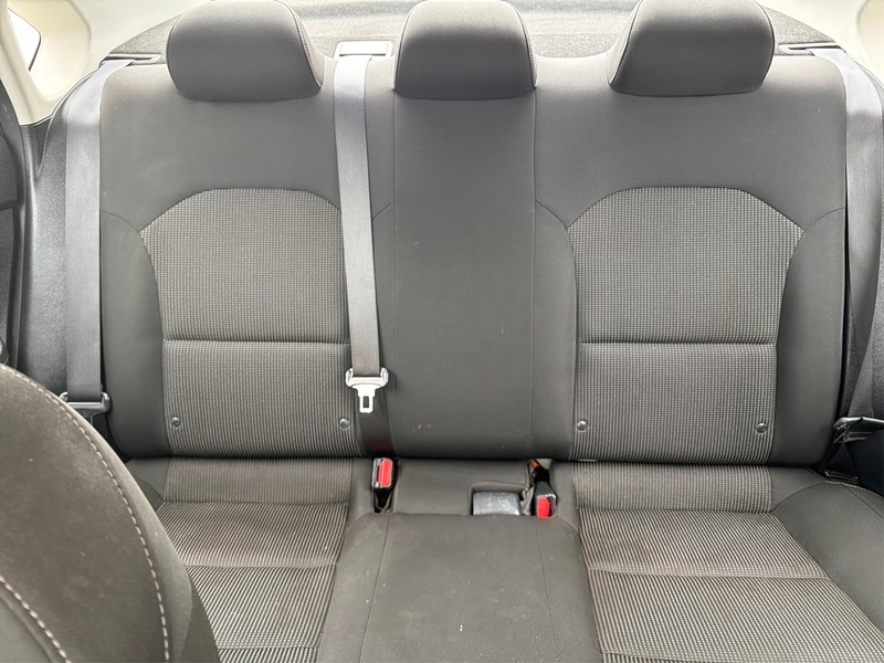 Kia Forte Vehicle Full-screen Gallery Image 13