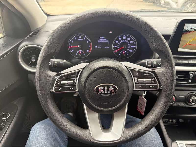 Kia Forte Vehicle Full-screen Gallery Image 14