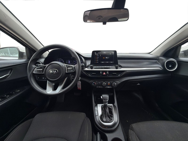 Kia Forte Vehicle Full-screen Gallery Image 15