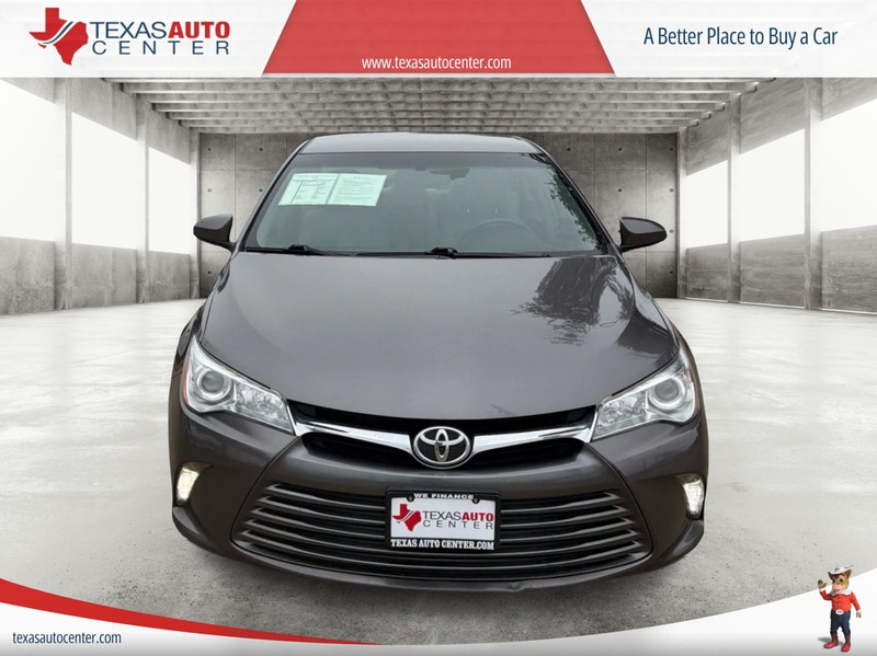 Toyota Camry Vehicle Full-screen Gallery Image 03