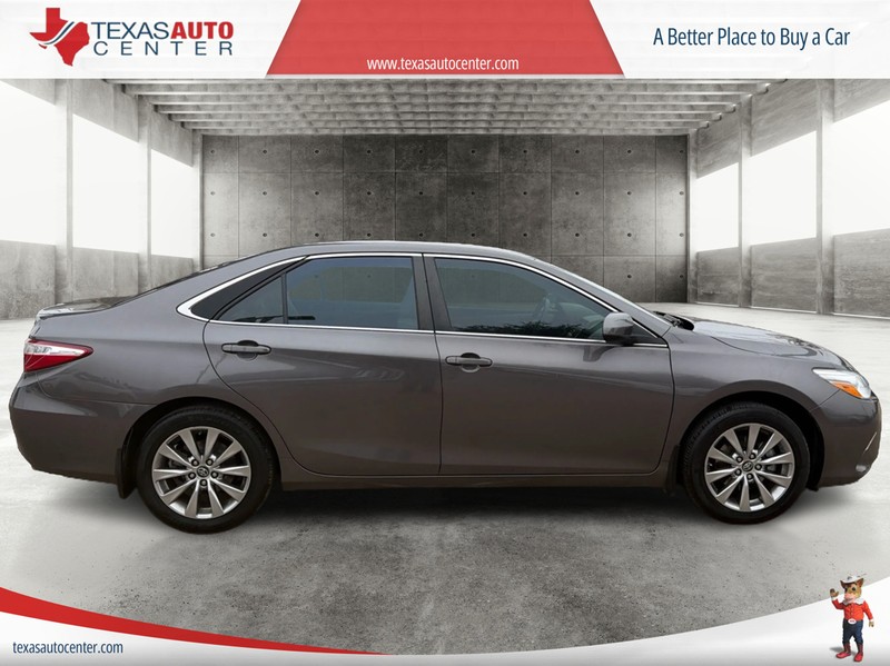 Toyota Camry Vehicle Full-screen Gallery Image 04