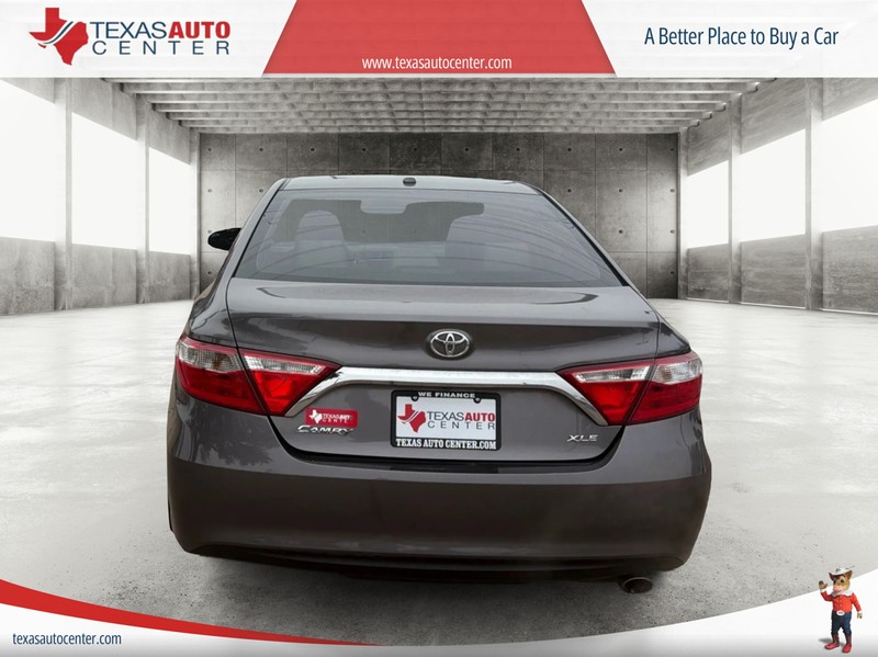 Toyota Camry Vehicle Full-screen Gallery Image 06