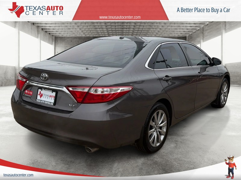 Toyota Camry Vehicle Full-screen Gallery Image 07