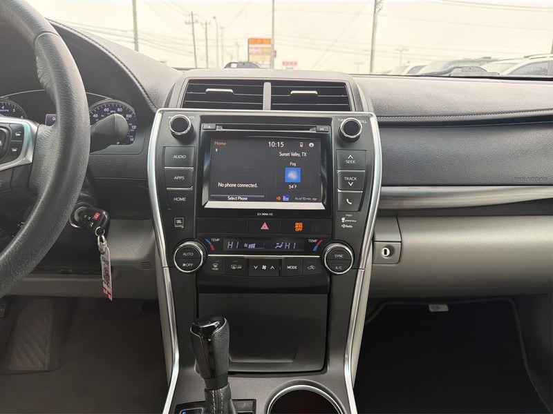 Toyota Camry Vehicle Full-screen Gallery Image 12