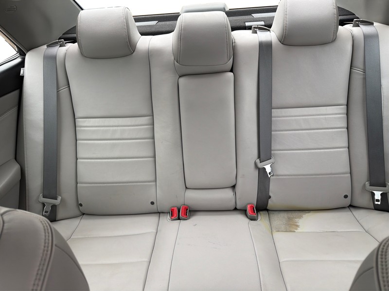 Toyota Camry Vehicle Full-screen Gallery Image 13