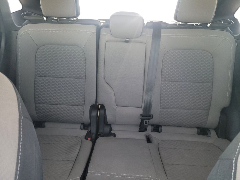 Ford Escape Vehicle Full-screen Gallery Image 13