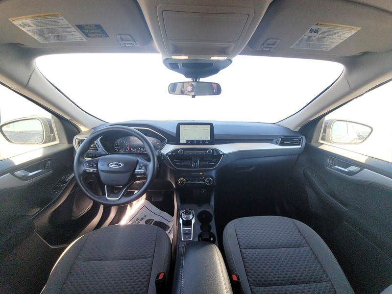 Ford Escape Vehicle Full-screen Gallery Image 15