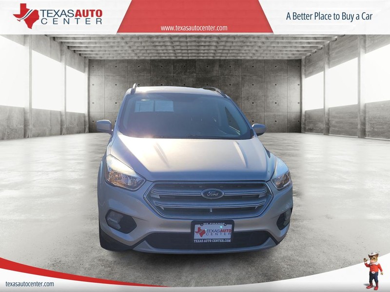 Ford Escape Vehicle Full-screen Gallery Image 3
