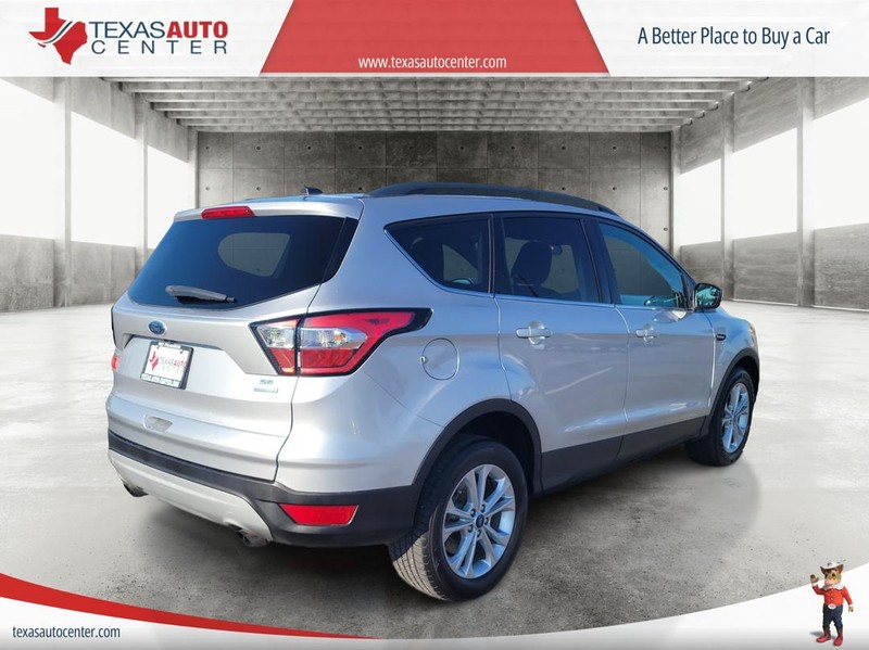 Ford Escape Vehicle Full-screen Gallery Image 7