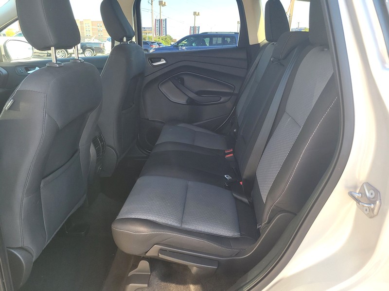 Ford Escape Vehicle Full-screen Gallery Image 10