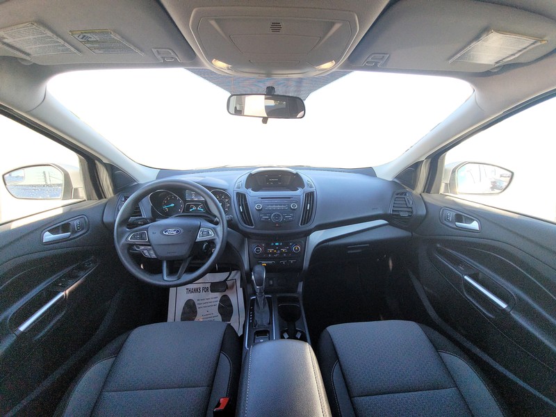 Ford Escape Vehicle Full-screen Gallery Image 15