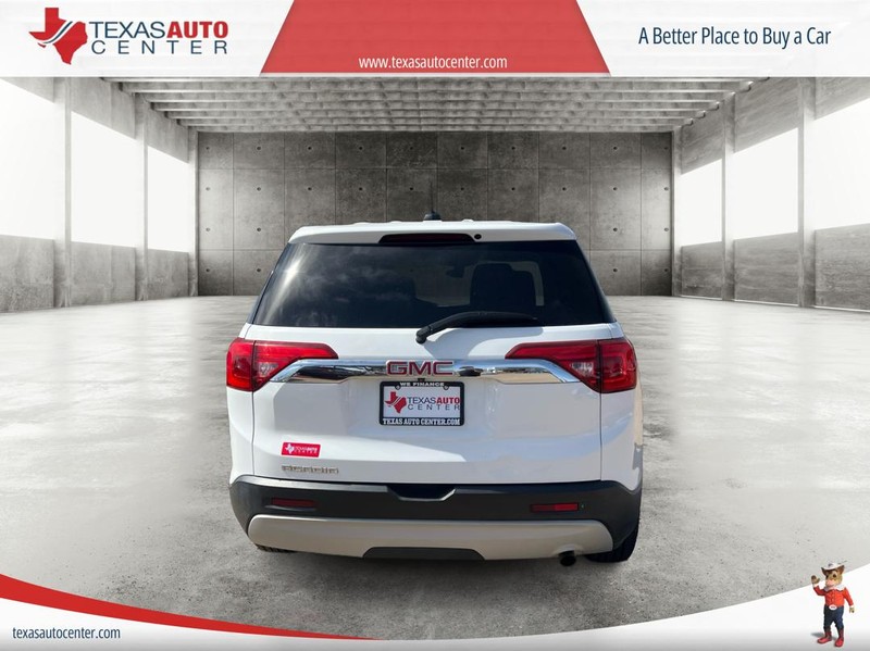 GMC Acadia Vehicle Full-screen Gallery Image 4