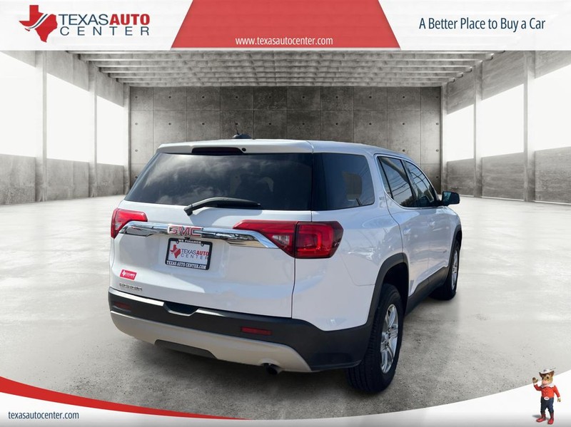 GMC Acadia Vehicle Full-screen Gallery Image 5
