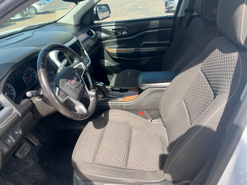 GMC Acadia Vehicle Full-screen Gallery Image 7