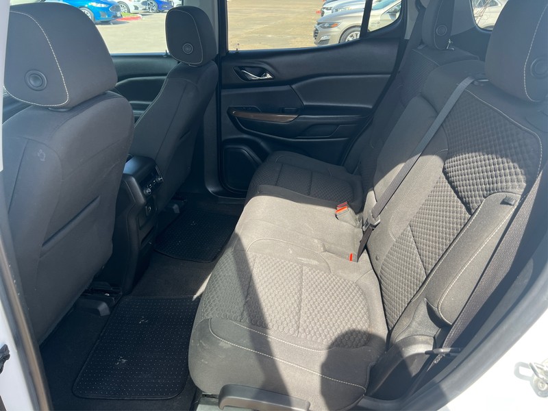 GMC Acadia Vehicle Full-screen Gallery Image 8