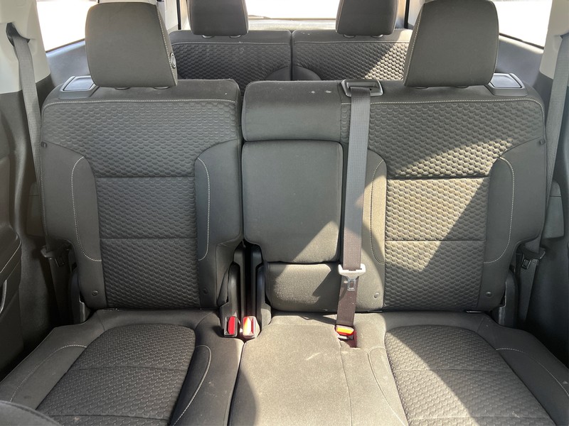 GMC Acadia Vehicle Full-screen Gallery Image 11