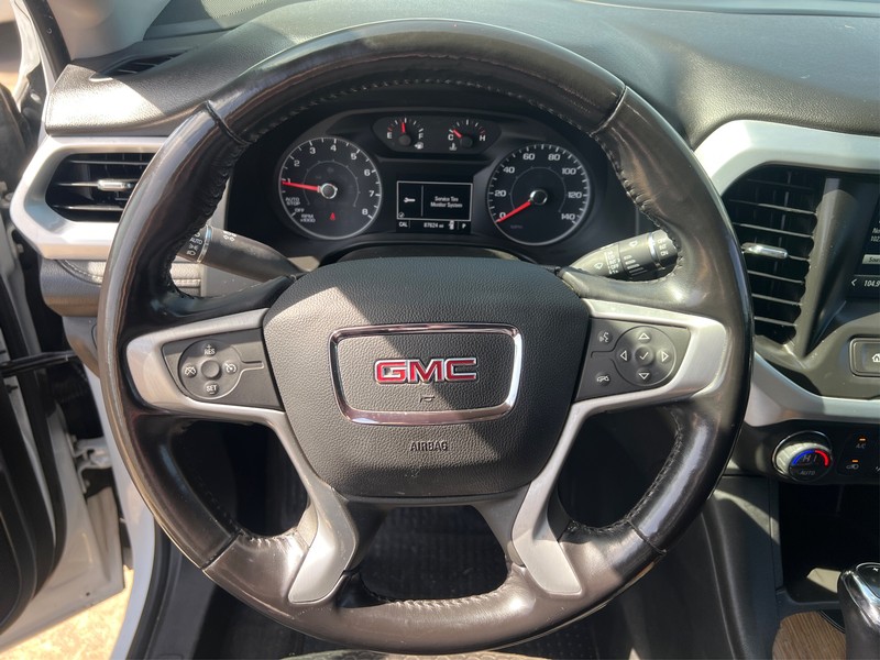 GMC Acadia Vehicle Full-screen Gallery Image 12