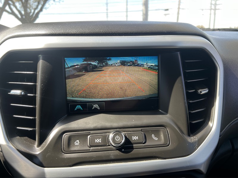 GMC Acadia Vehicle Full-screen Gallery Image 15
