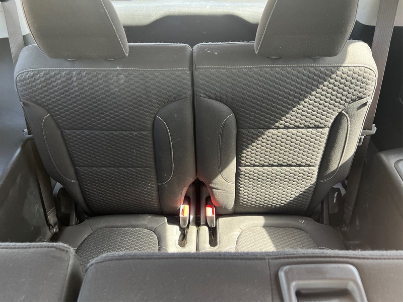 GMC Acadia Vehicle Full-screen Gallery Image 16