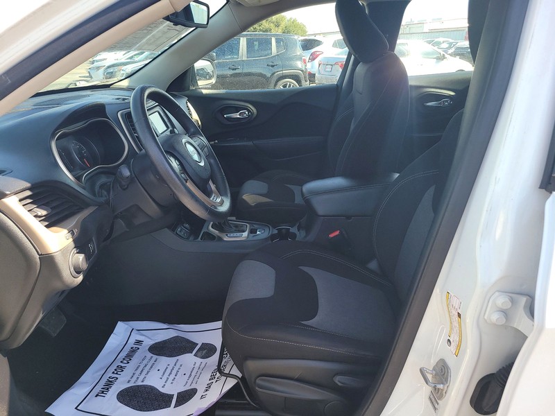 Jeep Cherokee Vehicle Full-screen Gallery Image 09