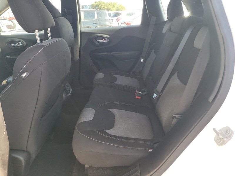 Jeep Cherokee Vehicle Full-screen Gallery Image 10