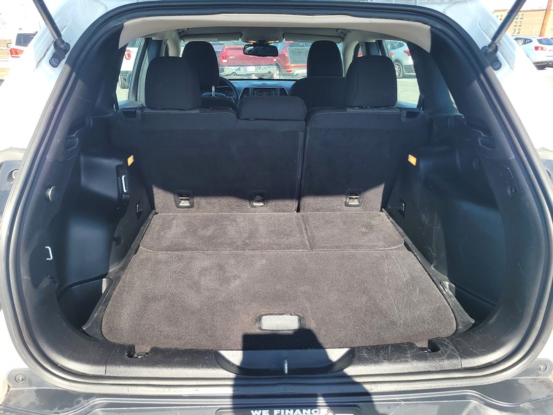 Jeep Cherokee Vehicle Full-screen Gallery Image 11