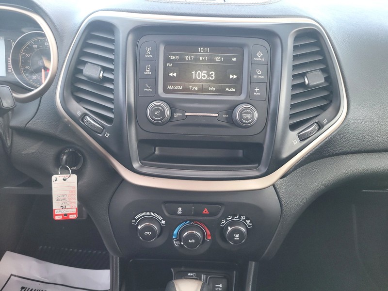 Jeep Cherokee Vehicle Full-screen Gallery Image 12