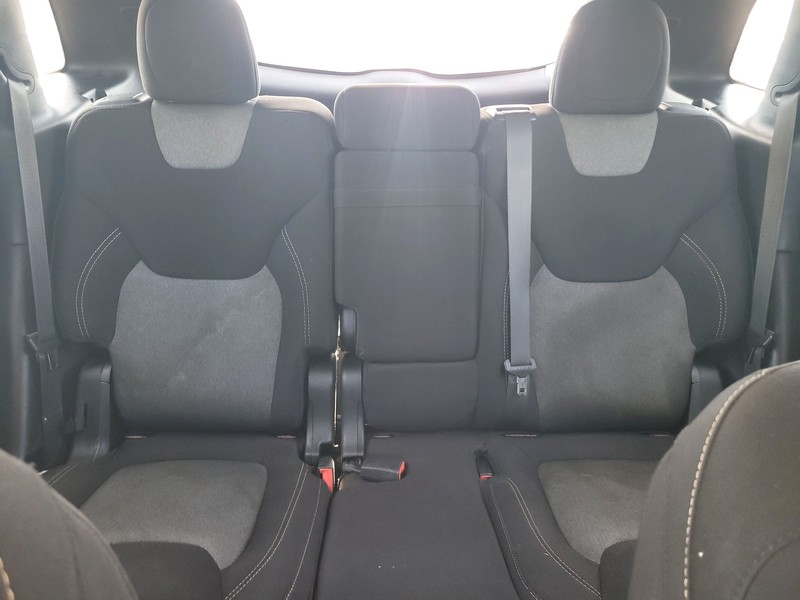 Jeep Cherokee Vehicle Full-screen Gallery Image 13