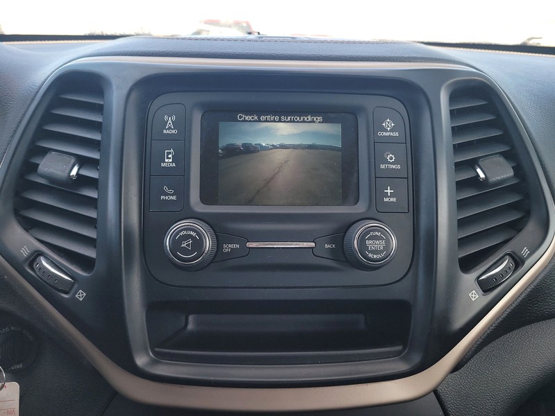 Jeep Cherokee Vehicle Full-screen Gallery Image 17