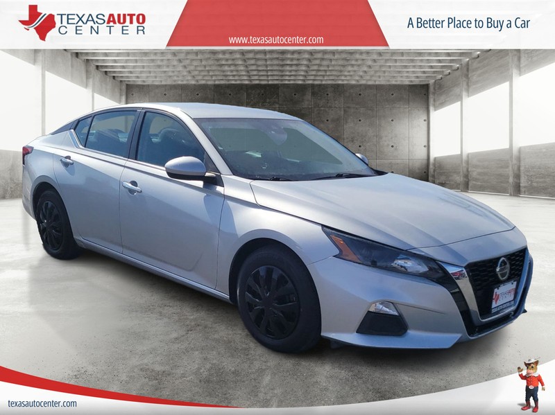 Nissan Altima Vehicle Full-screen Gallery Image 01