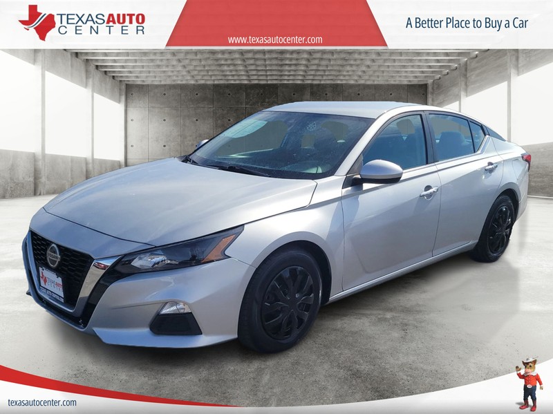 Nissan Altima Vehicle Full-screen Gallery Image 02