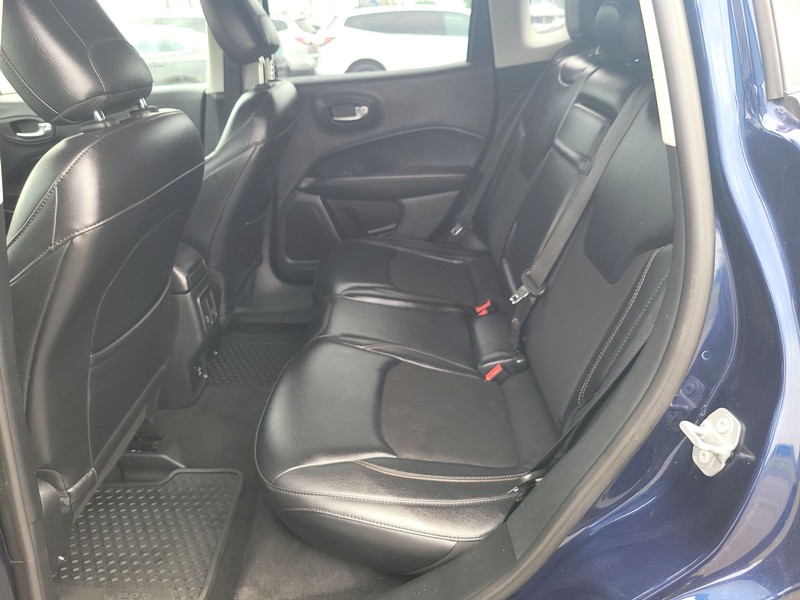 Jeep Compass Vehicle Full-screen Gallery Image 10