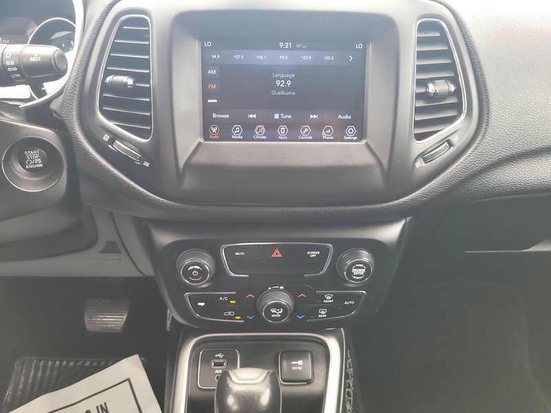 Jeep Compass Vehicle Full-screen Gallery Image 12