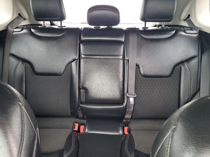 Jeep Compass Vehicle Full-screen Gallery Image 13